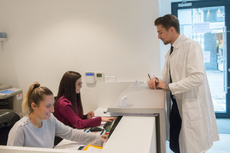 Comment faire la différence entre un chirurgien-dentiste et un