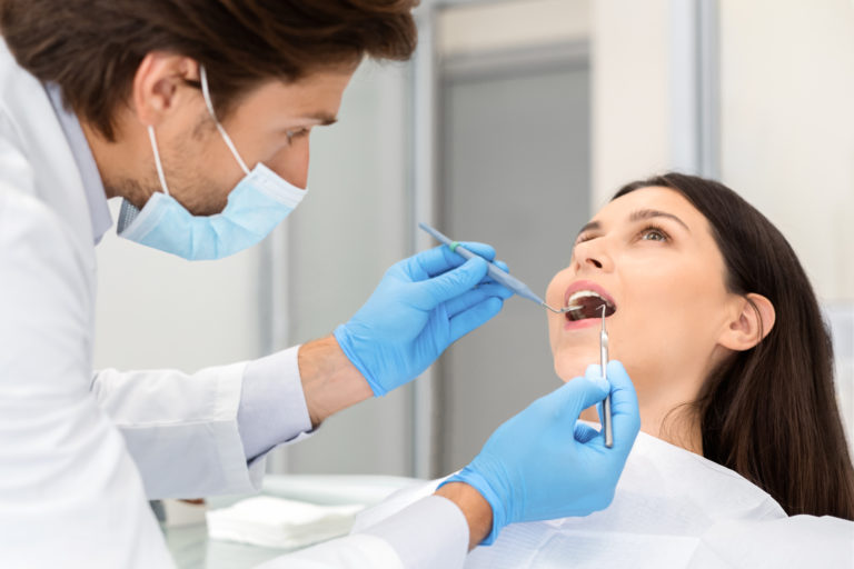 Comment faire la différence entre un chirurgien-dentiste et un